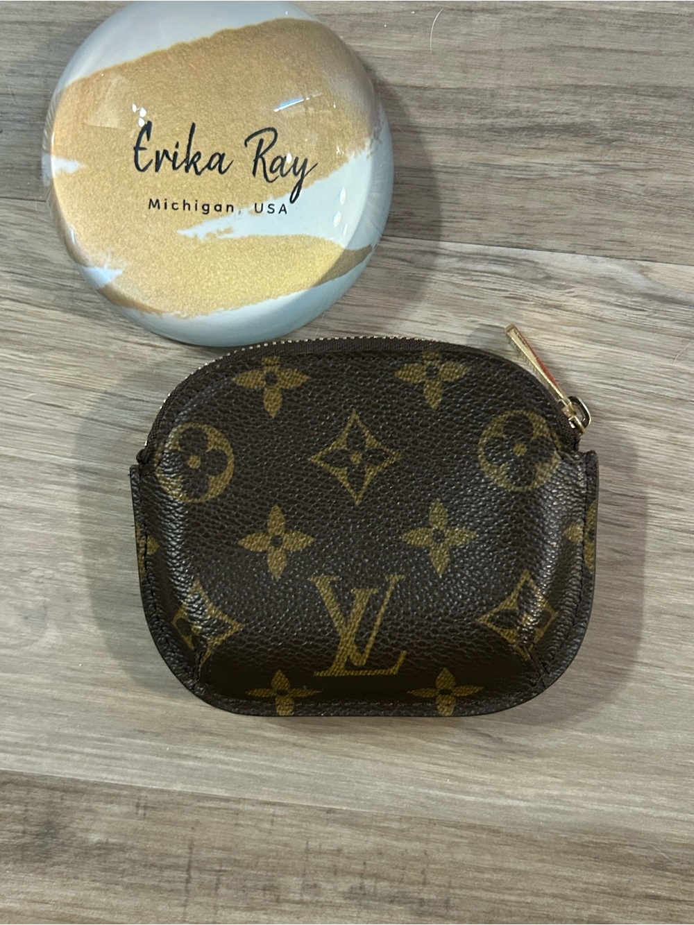 Louis Vuitton Monogram Schilling Coin Purse - Picture 6 of 13